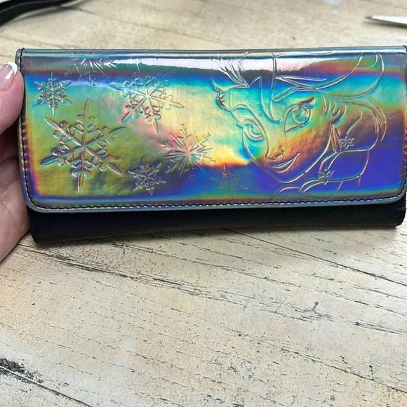 Loungefly Disney Frozen Elsa Iridescent Snowflake Trifold Wallet - Picture 2 of 6